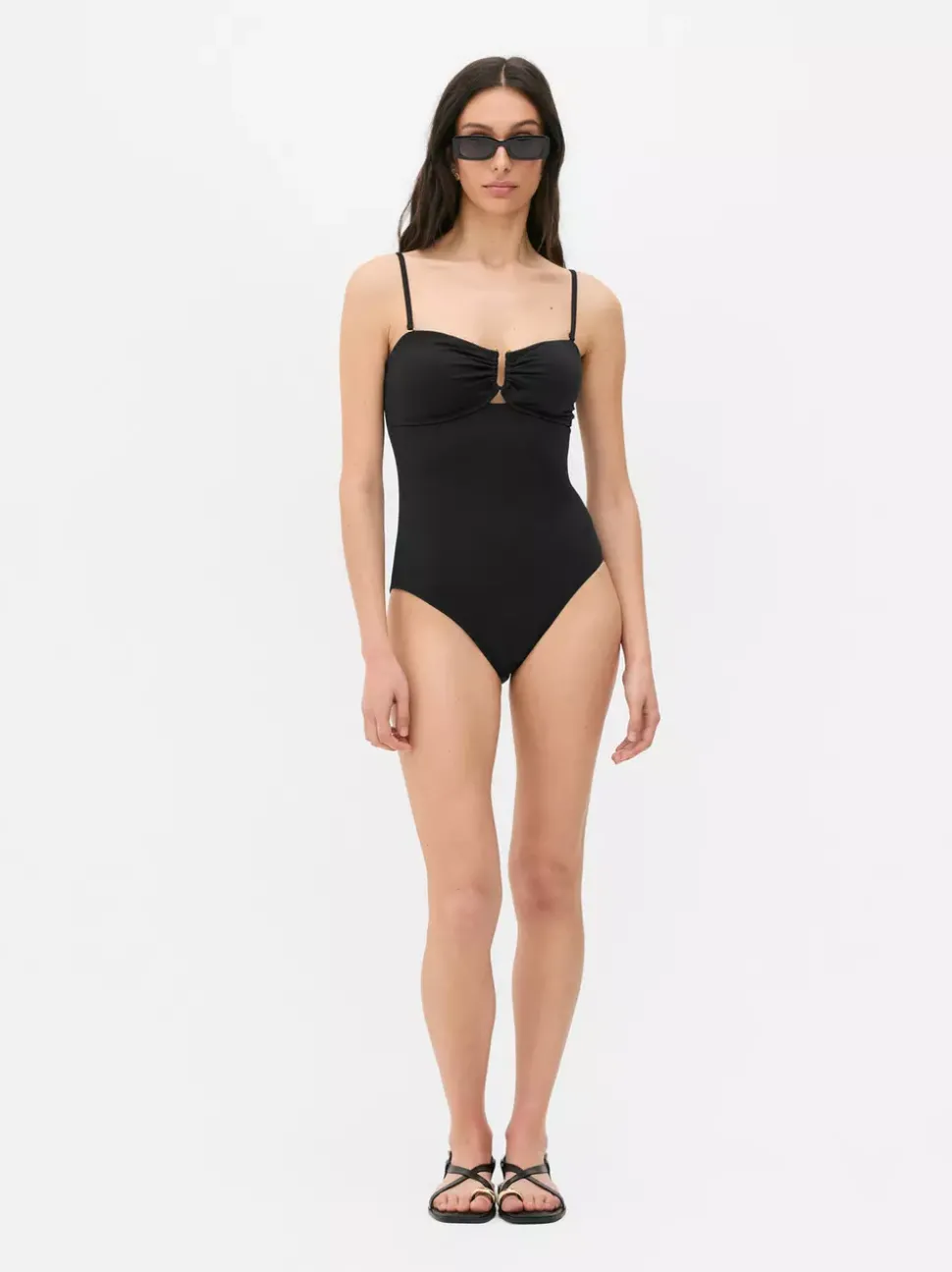 Wysmuklający kostium kąpielowy na ramiączkach