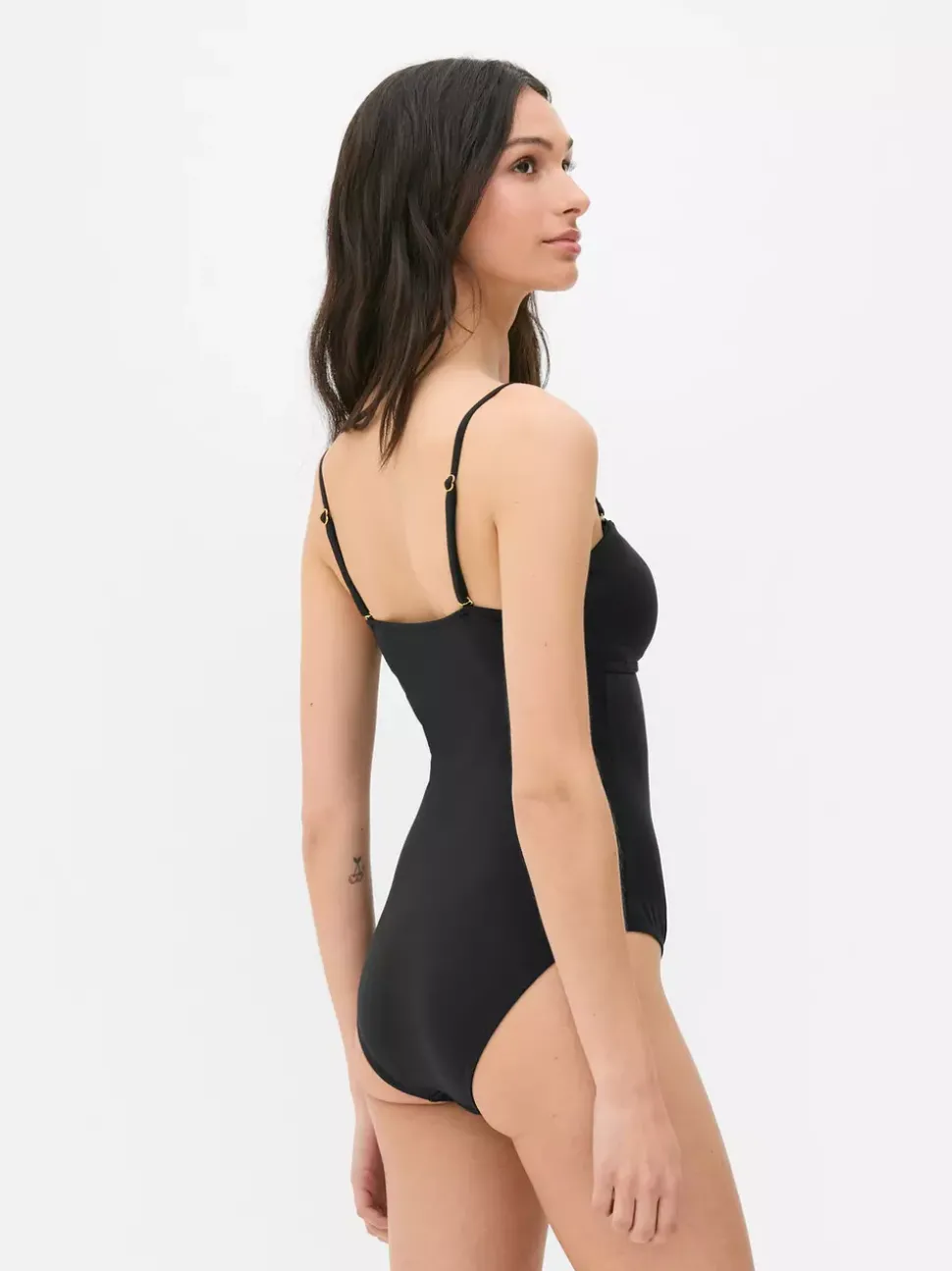 Wysmuklający kostium kąpielowy na ramiączkach