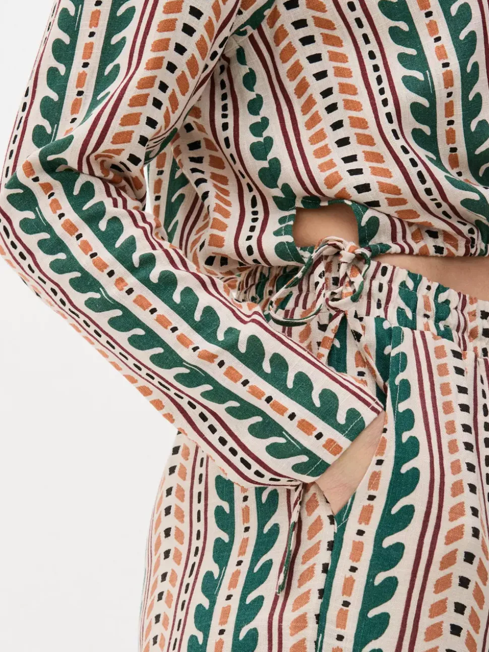 Wzorzyste spodnie ze ściąganym sznurkiem