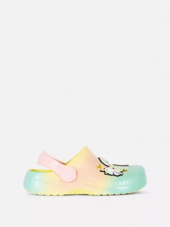 Zabawne błyszczące chodaki z efektem ombré