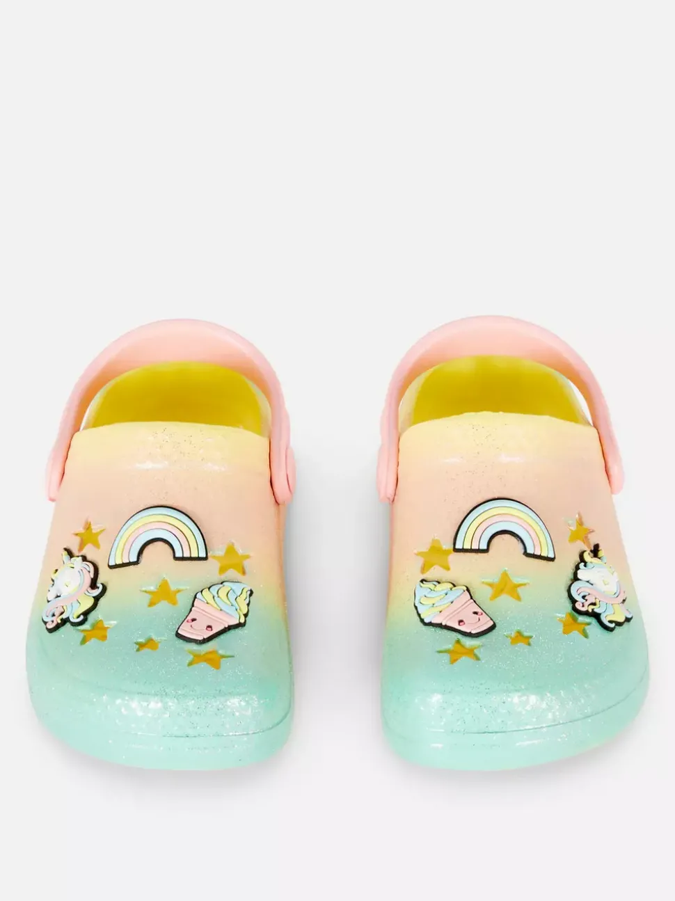 Zabawne błyszczące chodaki z efektem ombré