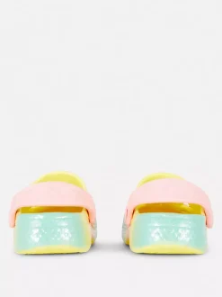 Zabawne błyszczące chodaki z efektem ombré