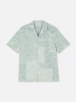 Zapinana na guziki koszula z wzorem bandany