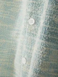 Zapinana na guziki koszula z wzorem bandany