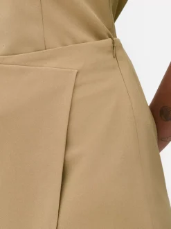 Zapinane na zamek spódnico-szorty, część zestawu