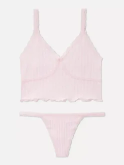 Zestaw z ażurową braletką i stringami