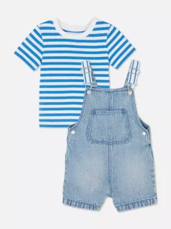 Zestaw z jeansowymi ogrodniczkami i T-shirtem