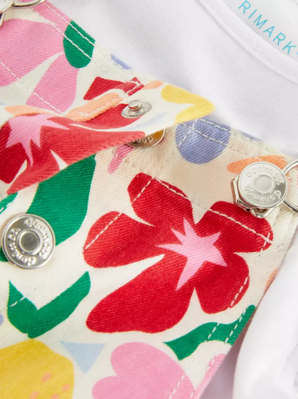 Zestaw z ogrodniczkami w kwiaty