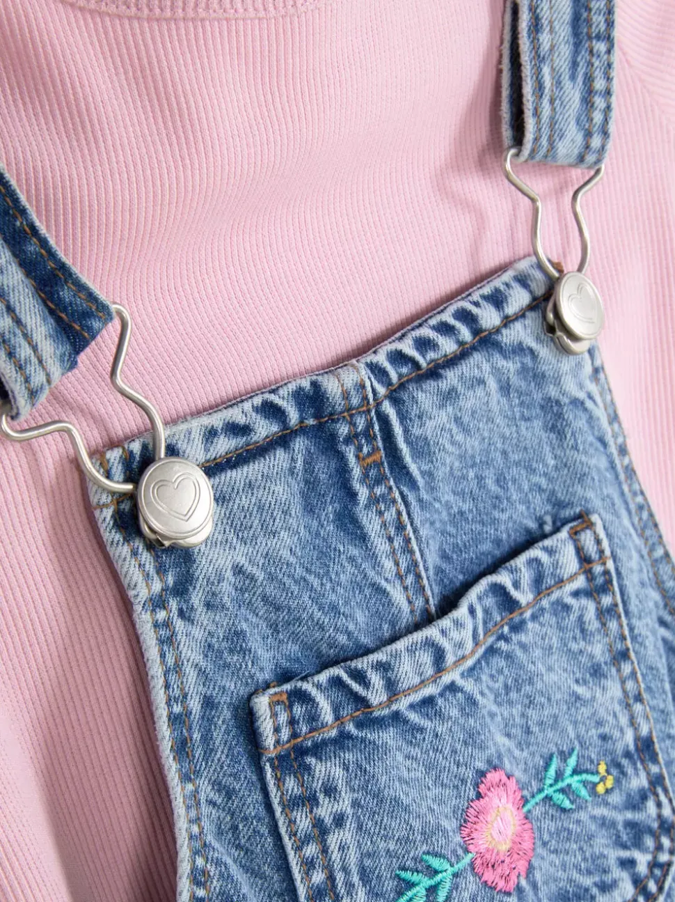 Zestaw z ogrodniczkami w kwiaty